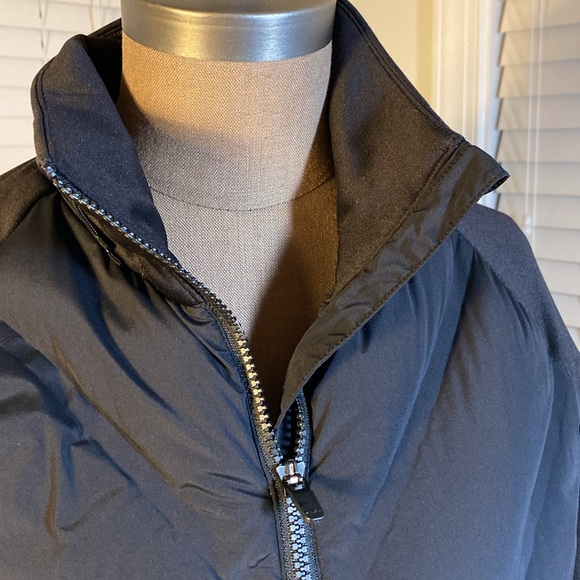 Women’s Athleta puffer jacket with thin sleeves - Picture 2 of 11